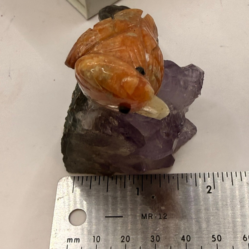 Semi Precious gemstone Bird figure Orange and Green Parrot on Amethyst - Picture 5 of 14